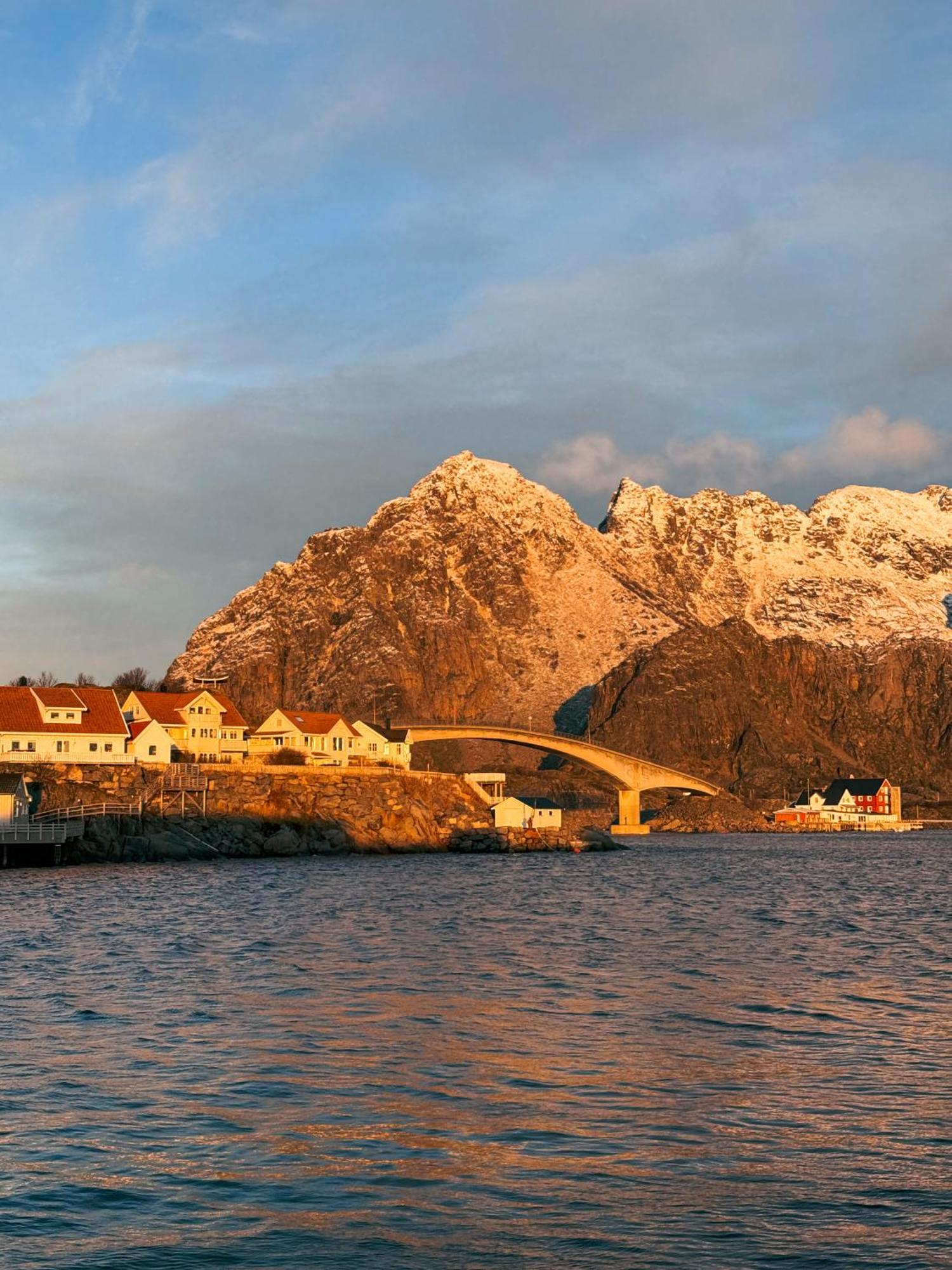 Finnholmen Brygge Henningsvær Exteriör bild